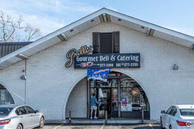 Grilli’s Gourmet Deli & Catering offers fresh sandwiches near Islip Terrace.