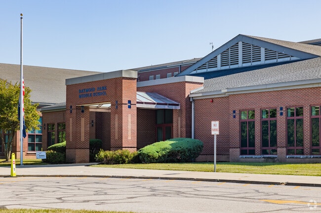 Raymond Park Middle School is a public school serving students in grades 7-8.
