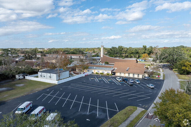 Little Steps Academy offers ample parking on the south side of the school.