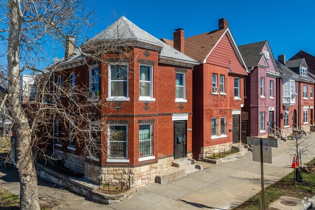 Early 20th-century row houses line the historic streets of Kansas City’s Paseo West.