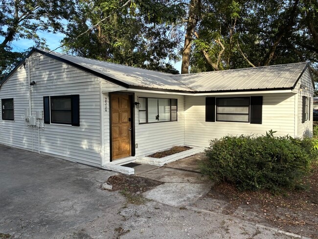 2310 E Minnehaha St, Tampa, FL 33610 - photo 2