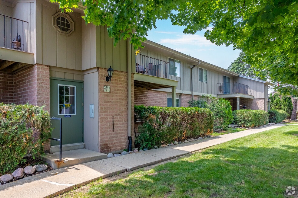 Mequon Parc Apartments, Mequon, WI 53092 - photo 1