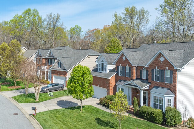 Forest Oaks homeowners care about their curb appeal.