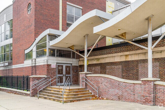 Benjamin Franklin School serves 630 students in grades K-8.