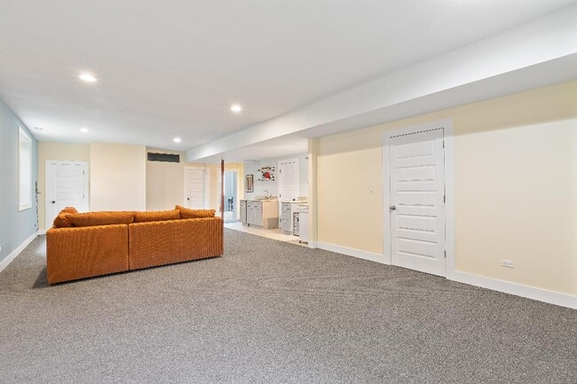 2001 Mcdaniel Ave, Evanston, IL 60201 - photo 2