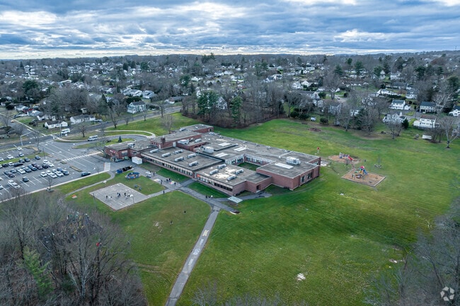 Emerson-Williams School has 432 students enrolled.