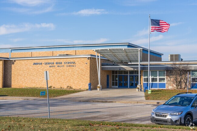 Maplewood Junior Senior High has a 47% reading proficiency score.