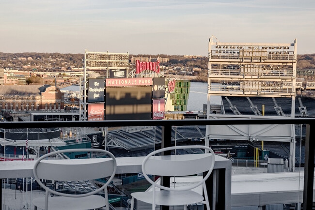 J.COOPERS ROW, Washington, DC 20003 - photo 2