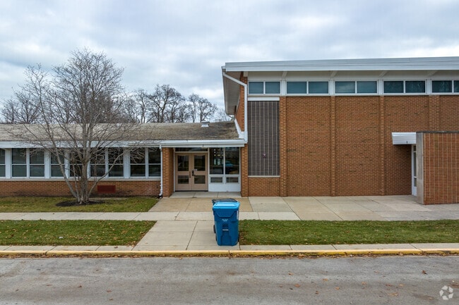 North Elementary School serves grades PK, K-5 in Franklin Park. .