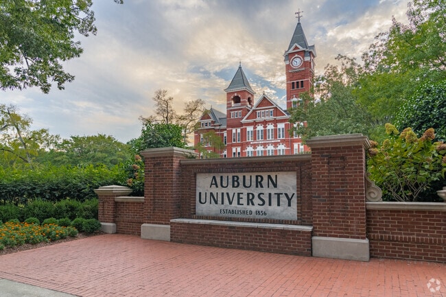 The proximity to Auburn University makes the Cotswold neighborhood very desirable.