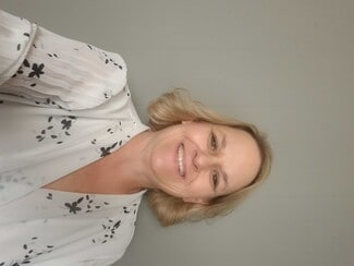 SHARI J SMITH