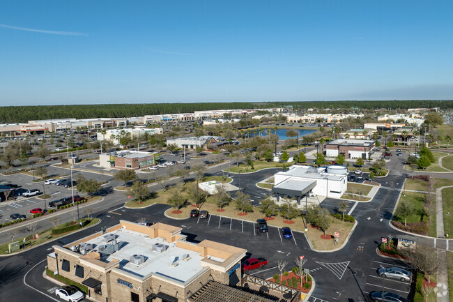 The Oakleaf Town Center is the heart of the community, with many choices for shopping and dining.