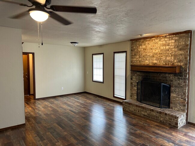 607 N Robin Way, Mustang, OK 73064 - photo 6