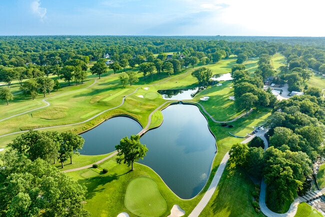 Old Warson Club was established by St. Louis locals Alfred Hayes and James Rarick in 1953.