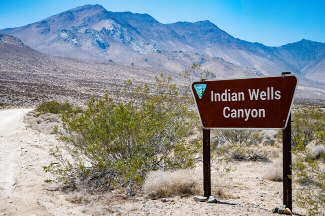 Indian Wells Canyon features panoramic views and wide stretches of sand.