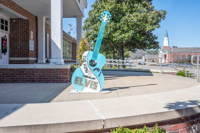 A art installation pays tribute to Lawhon Elementary School most famous students.
