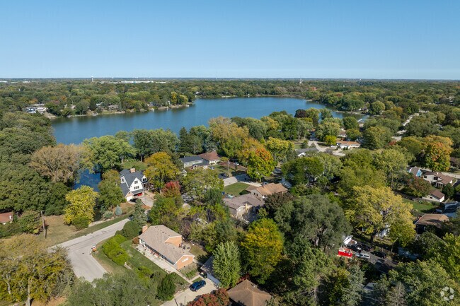 The Loch Lomond neighborhood is a quiet residential pocket in Mundelein.