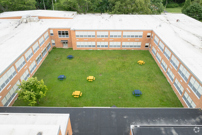 Whitmer High School has great spots to sit and eat lunch.