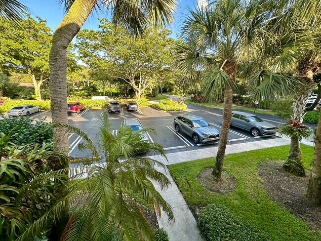 933 Cypress Grove Dr unit 204, Pompano Beach, FL 33069 - photo 2