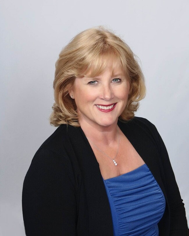 Suzanne Roell-Carlson