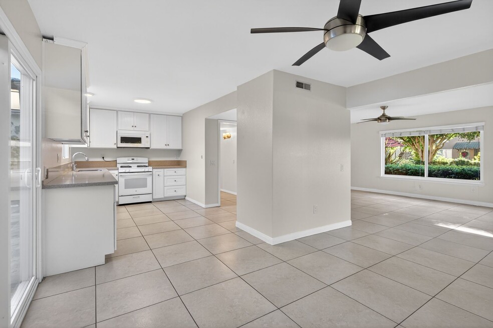 2884 La Salle Ave unit 1, Costa Mesa, CA 92626 - photo 1