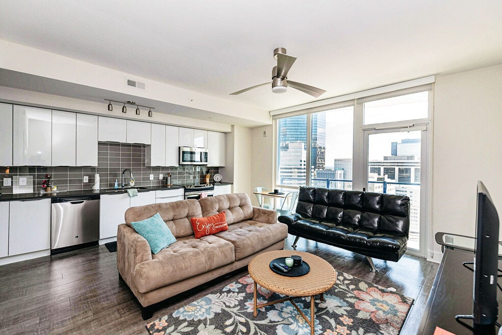 225 S Poplar St unit ID1013804P, Charlotte, NC 28202 - photo 1