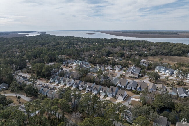 The neighborhood is quiet, offering peaceful streets and a relaxing atmosphere.