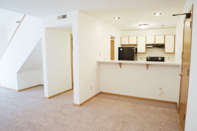 Oakbridge Court Apartments, Madison, WI 53717 - photo 2