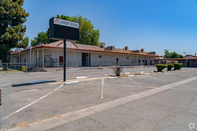 Your kids will enjoy learning in the inspiring atmosphere of Lamont Elementary.