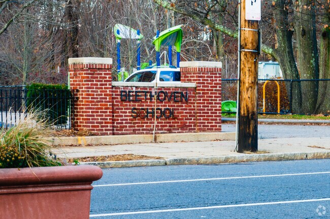 Beethoven Elementary School provides a well-rounded education and promotes academic excellence.