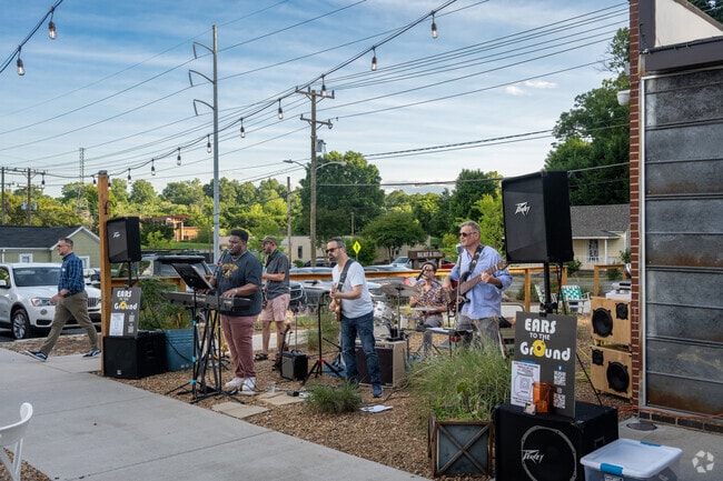 South Marshall residents can enjoy live music and food at East of Texas in South Marshall.