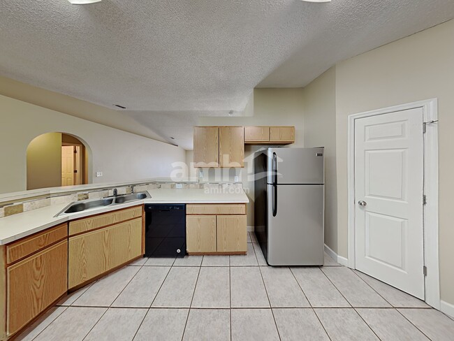 24746 Mary Beth Ct, Land O Lakes, FL 34639 - photo 4