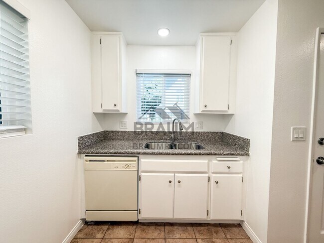 14257 Friar St unit 8, Van Nuys, CA 91401 - photo 6