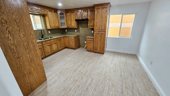 711 N Sloan Ave, Compton, CA 90221 - photo 2