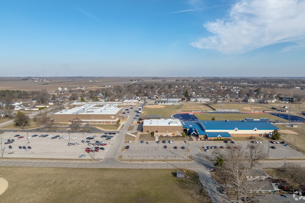 Courses in Reading, Writing, and Literature are available at Pontiac Township High School.