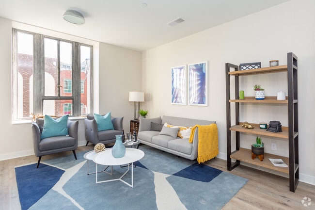 1 BR, 1 BA - 652 SF