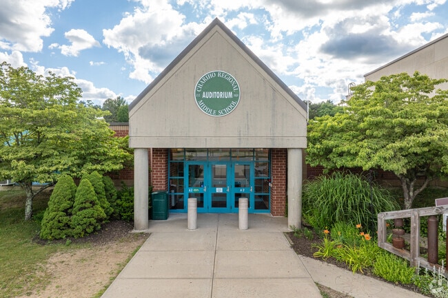 Chariho Regional Middle School has a student-teacher ratio of 12:1.