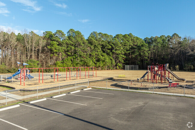 Achilles Elementary School has over 400 students in grades PK and K-5.