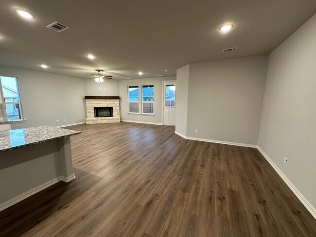 1232 Sabine River Ln, Springtown, TX 76082 - photo 5