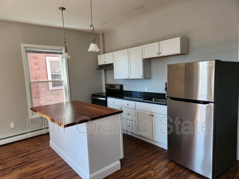 83 W Pearl St unit 2, Nashua, NH 03060 - photo 1