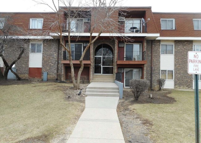 1075 Knoll Ln unit 102, Hoffman Estates, IL 60169 - photo 2