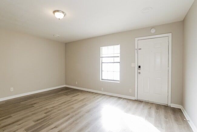 4303 Anvers Blvd, Jacksonville, FL 32210 - photo 4