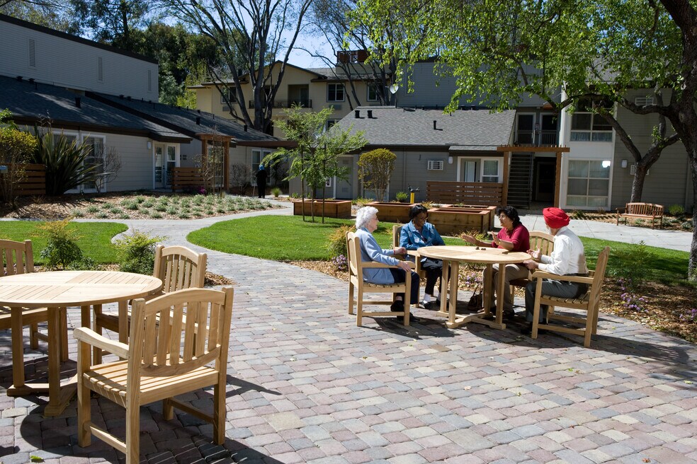 Paulson Park, Mountain View, CA 94043 - photo 1