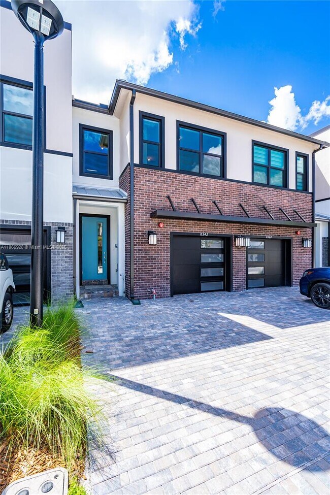 8342 NW 7th Place, Plantation, FL 33324