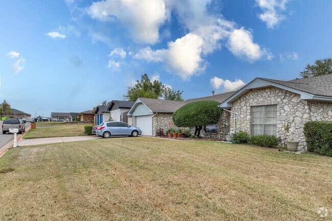 Rows of homes in Knights Lake feature generous yard space.