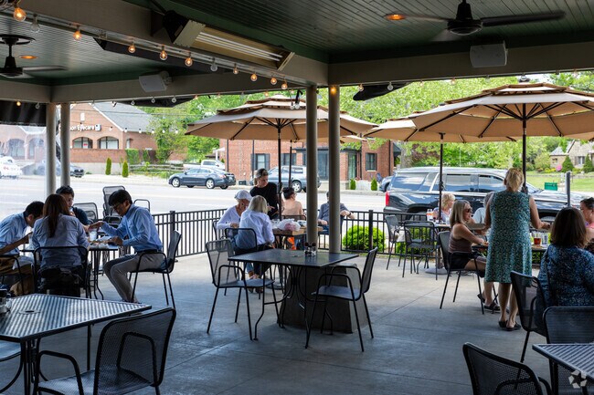 Lakeside Park locals enjoy Italian flavors at Camporosso, a spot known for its wood-fired pizza.