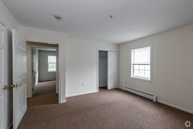 University Crossing, Hadley, MA 01035 - photo 3