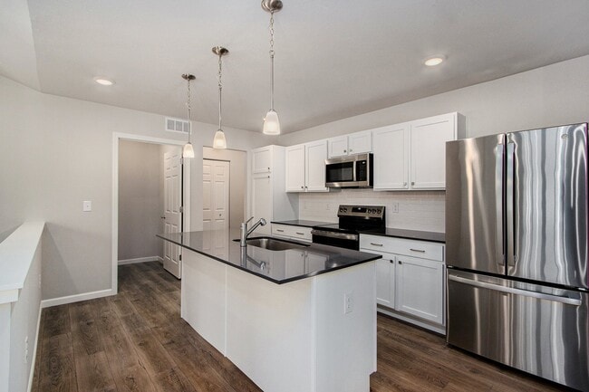 518 Mckinley, Three Rivers, MI 49093 - photo 4