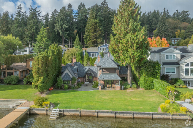 Lakefront properties in Appleton feature impressive yards and large houses.