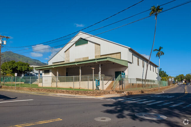 Iao School is an intermediate school, which serves students in grades 6, 7 and 8.